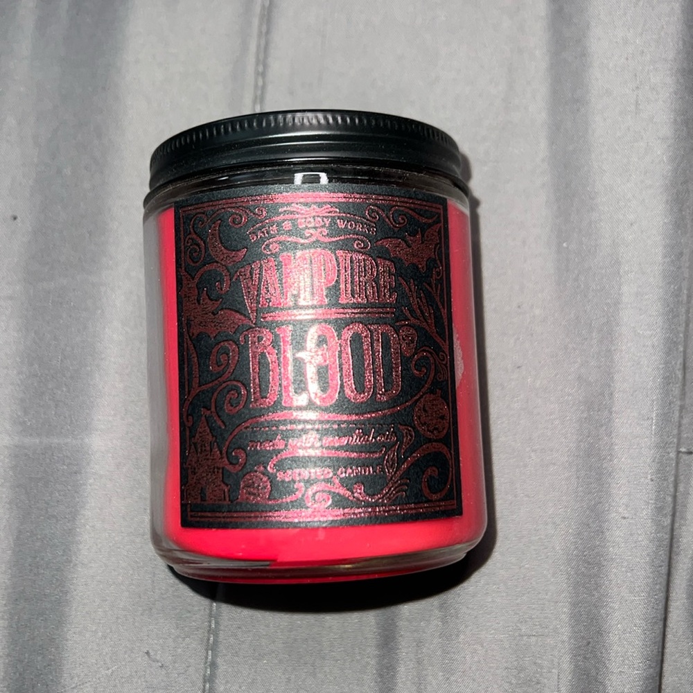 Bath & Body Works Vampire Blood single wick candle